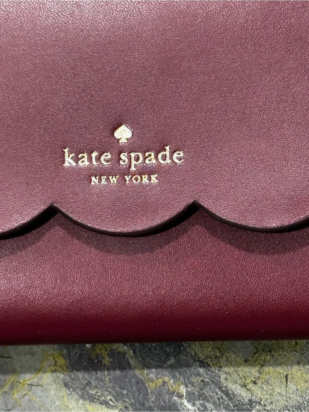KATE SPADE Scalloped Flap Wallet Crossbody Bag Wine Color with Gold Chain NEW